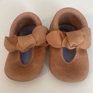 Freshly picked knotted mini sole moccasins